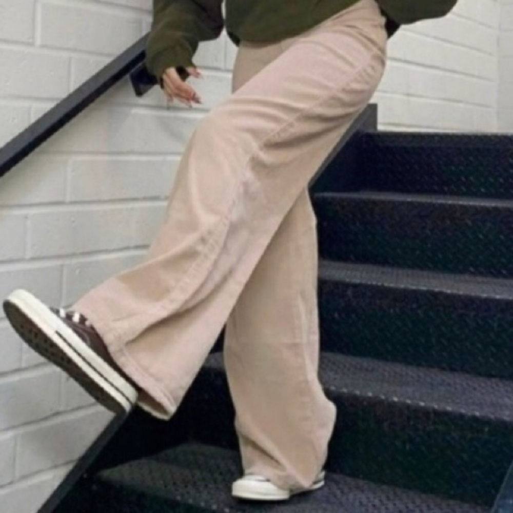 L.E.I. Corduroy pants Excellent, like new! Size 17 Jr but 19” flat x 32.5 inseam
